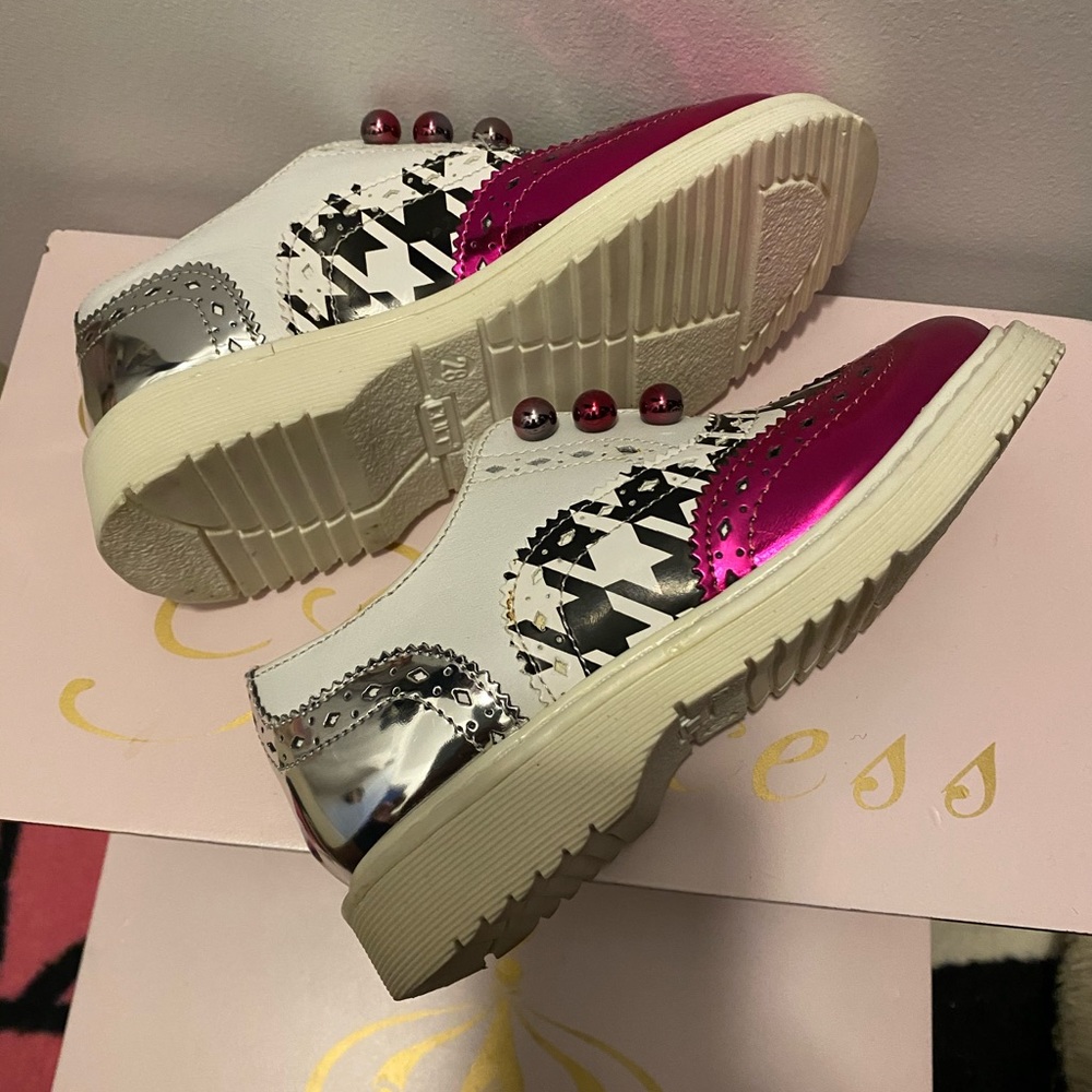 Very cute sneakers!